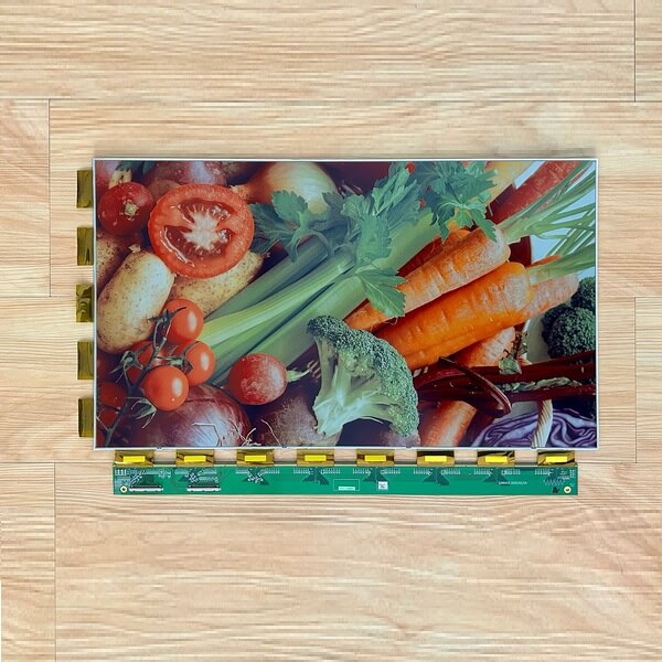 E Ink、紙の掲示物に代わる新たな革新的カラーePaperのE Ink Spectra